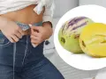 Mujer midiendo su cintura, junto a un pepino dulce y su corte. ¿Será que el pepino engorda?
