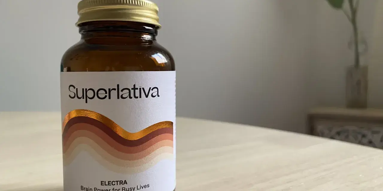 Frasco de Superlativa Electra, cápsulas vegetales para la energía cerebral. Ideal como vitaminas para los nervios y la ansiedad.