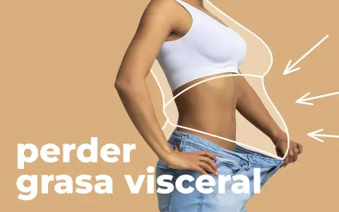 Mujer con jeans holgados, mostrando su abdomen plano. Ilustración de contorno y flechas indican la reducción de tipos de grasa abdominal.