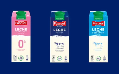 Tres envases de leche Pascual: desnatada (0% M.G.), entera y semidesnatada. ¡La leche desnatada engorda menos!