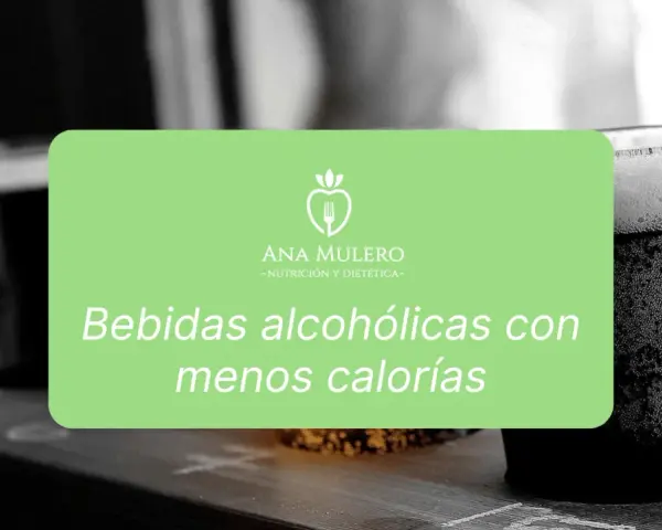 Vasos de cerveza con espuma y el texto "Bebidas alcohólicas con menos calorías".