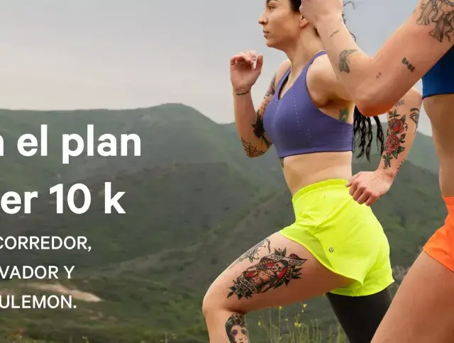 Dos corredoras con tatuajes entrenan para un plan de 10 km. Rob Watson, corredor y entrenador, ofrece su guía.