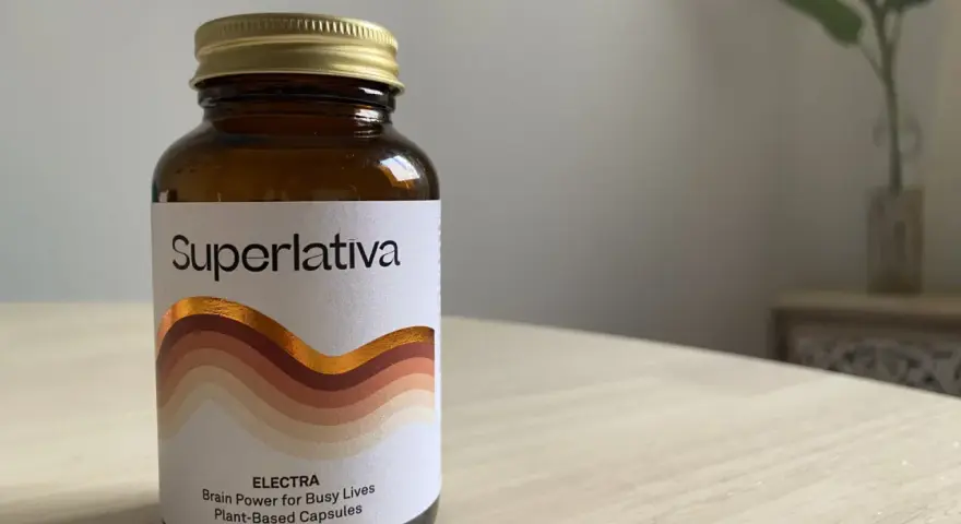 Frasco de Superlativa Electra, cápsulas vegetales para la energía cerebral. Ideal como vitaminas para los nervios y la ansiedad.