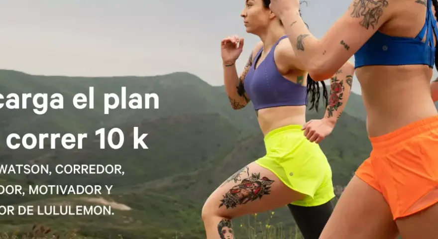 Dos corredoras con tatuajes entrenan para un plan de 10 km. Rob Watson, corredor y entrenador, ofrece su guía.