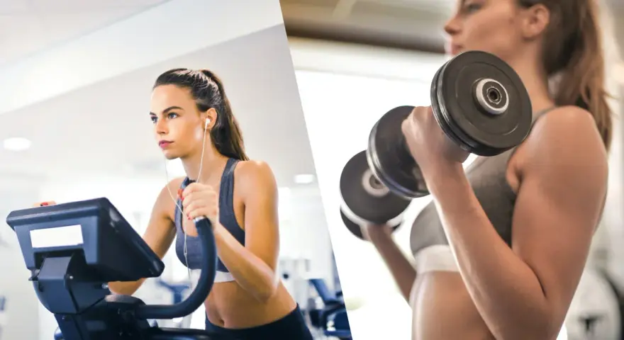 Mujer en cinta elíptica y otra levantando pesas. ¿Qué es mejor para perder peso cardio o pesas? Ambas son clave.