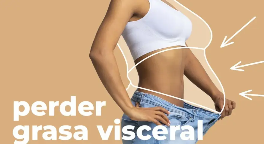 Mujer con jeans holgados, mostrando su abdomen plano. Ilustración de contorno y flechas indican la reducción de tipos de grasa abdominal.