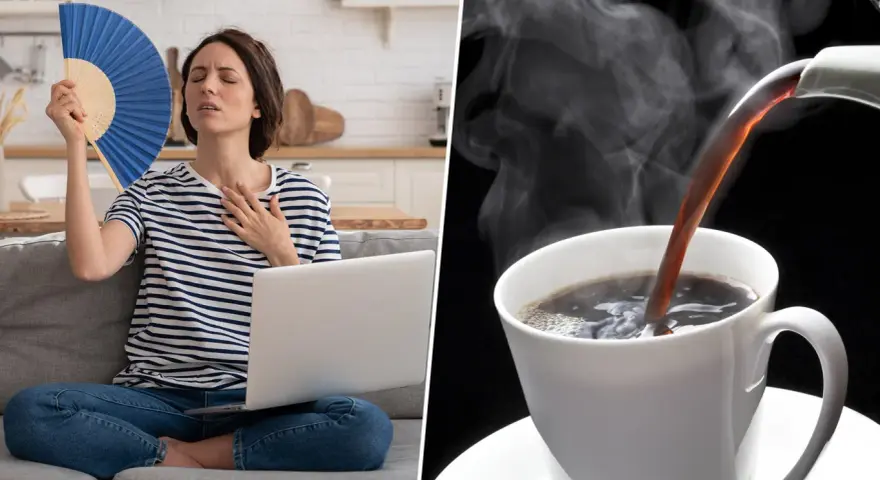 Mujer abanicándose por calor mientras trabaja en laptop. A su lado, café caliente. Recuerda que el cafe deshidrata.