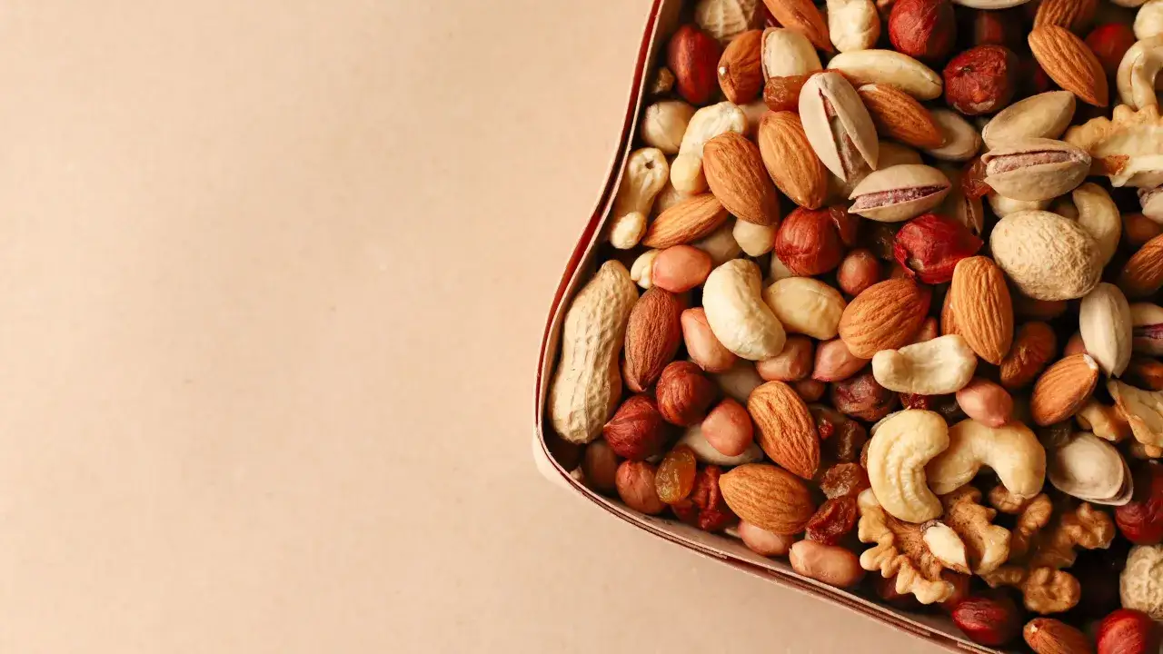 Una mezcla de frutos secos: almendras, anacardos, pistachos, avellanas y cacahuetes. Parece que los frutos secos engordan por la noche, &iexcl;qu&eacute; delicia!