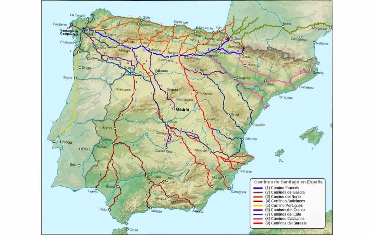 Mapa de España con rutas del Camino de Santiago corriendo. Muestra el Camino Francés, Portugués y otras variantes.